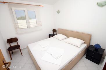 Apartmanok parkolóhellyel Stomorska, Solta - 5238