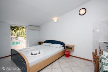 Apartmanok a tenger mellett Stomorska, Solta - 5239