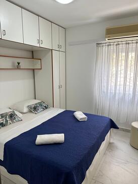 Apartmanok a tenger mellett medencével Okrug Donji, Ciovo - 5244