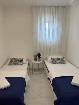 Lejligheder ved havet med pool Okrug Donji, Ciovo - 5244