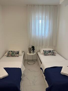 Lejligheder ved havet med pool Okrug Donji, Ciovo - 5244