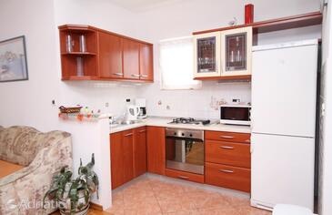 Apartments with parking space Makarska - 5264