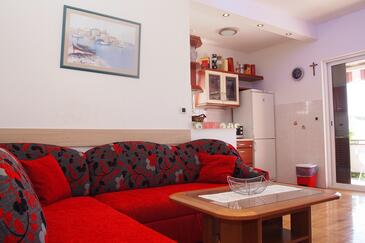 Apartments with parking space Makarska - 5264