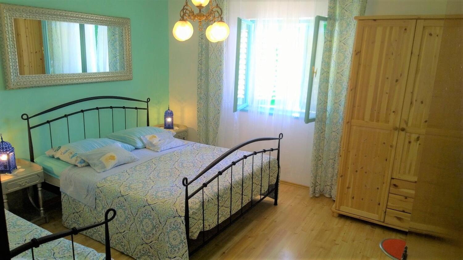A-5270-b - Privatni smještaj - Apartmani uz more Grebaštica, Šibenik