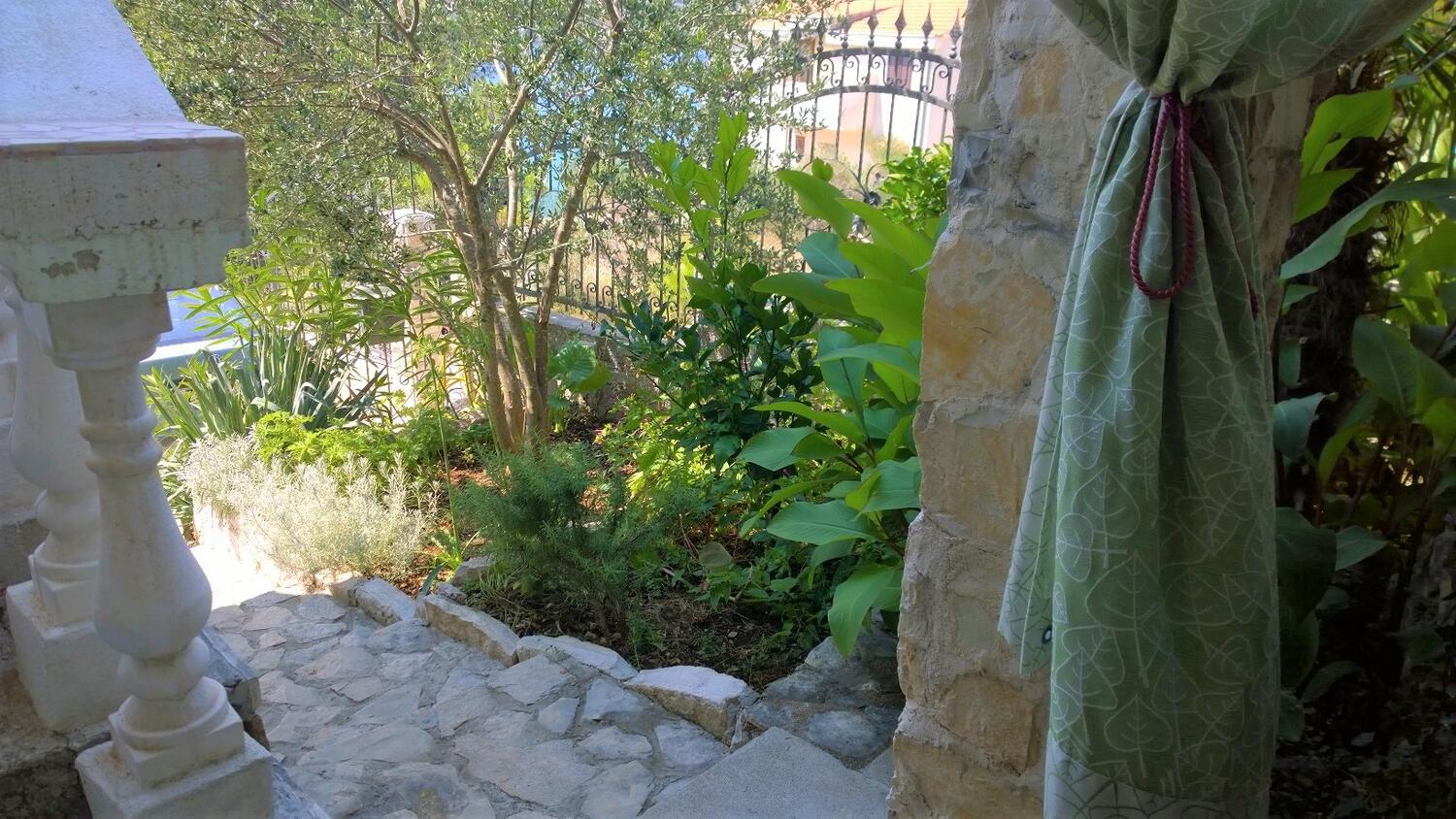 A-5270-b - Privatni smještaj - Apartmani uz more Grebaštica, Šibenik