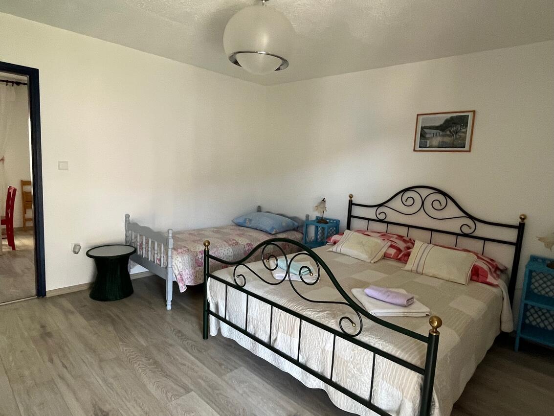 A-5270-c - Privatni smještaj - Apartmani uz more Grebaštica, Šibenik