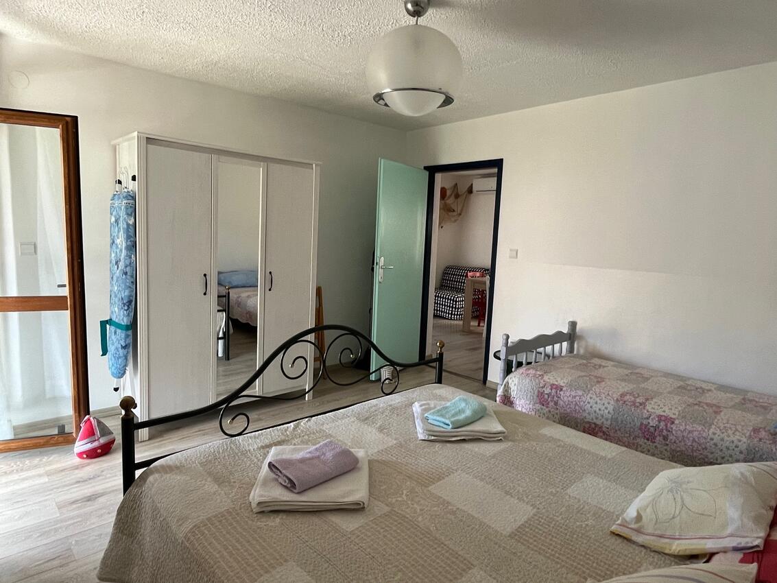 A-5270-c - Privatni smještaj - Apartmani uz more Grebaštica, Šibenik