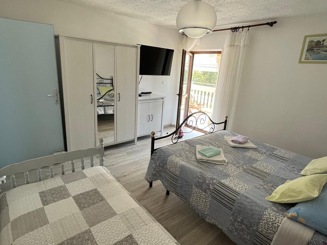 A-5270-c - Privatni smještaj - Apartmani uz more Grebaštica, Šibenik