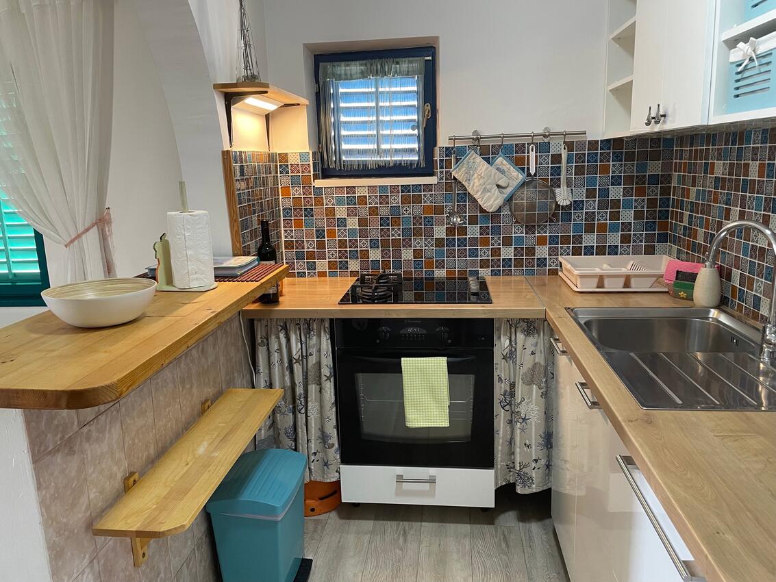 A-5270-c - Privatni smještaj - Apartmani uz more Grebaštica, Šibenik