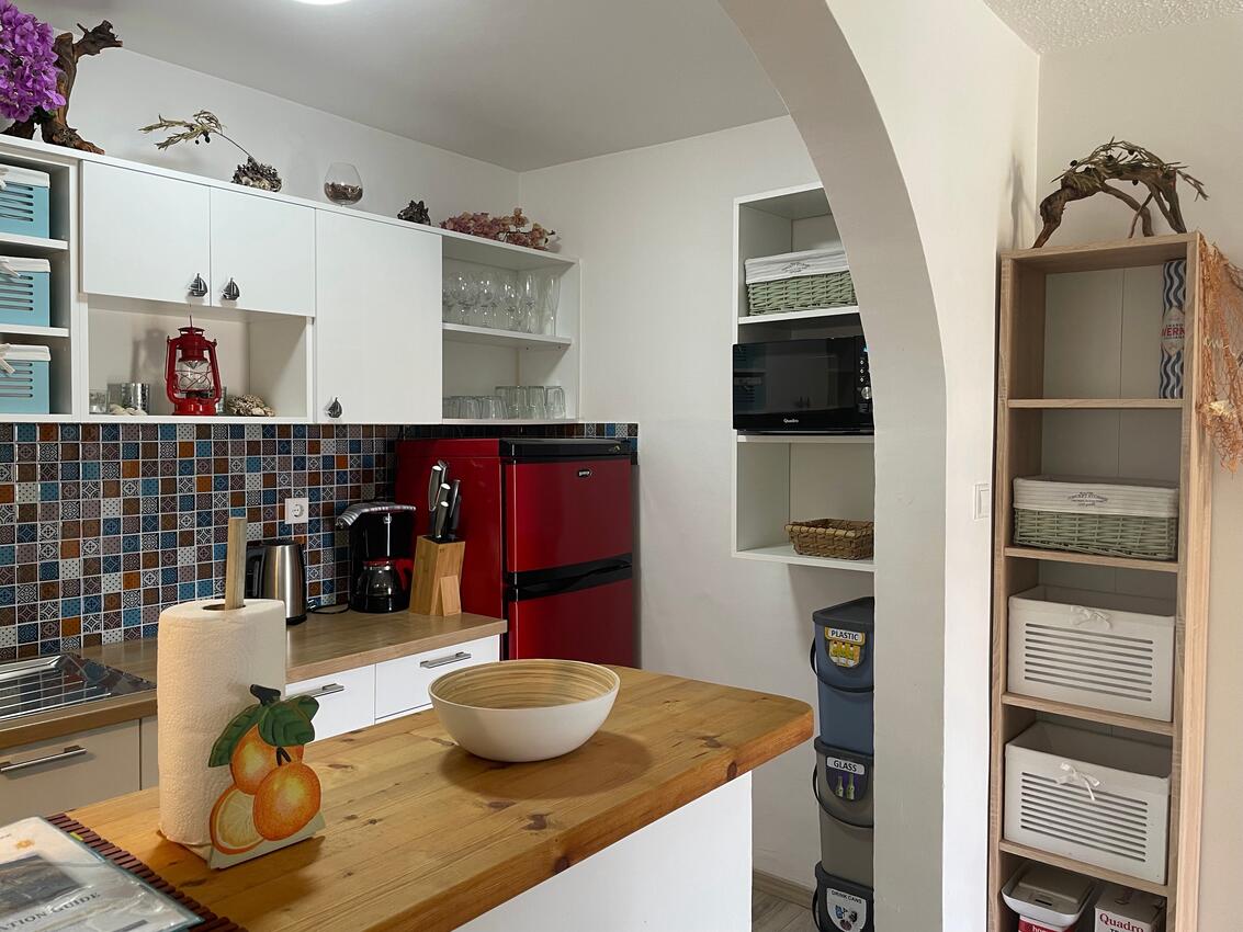 A-5270-c - Privatni smještaj - Apartmani uz more Grebaštica, Šibenik