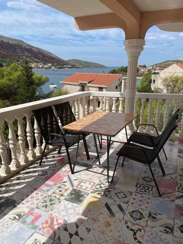 A-5270-c - Privatni smještaj - Apartmani uz more Grebaštica, Šibenik