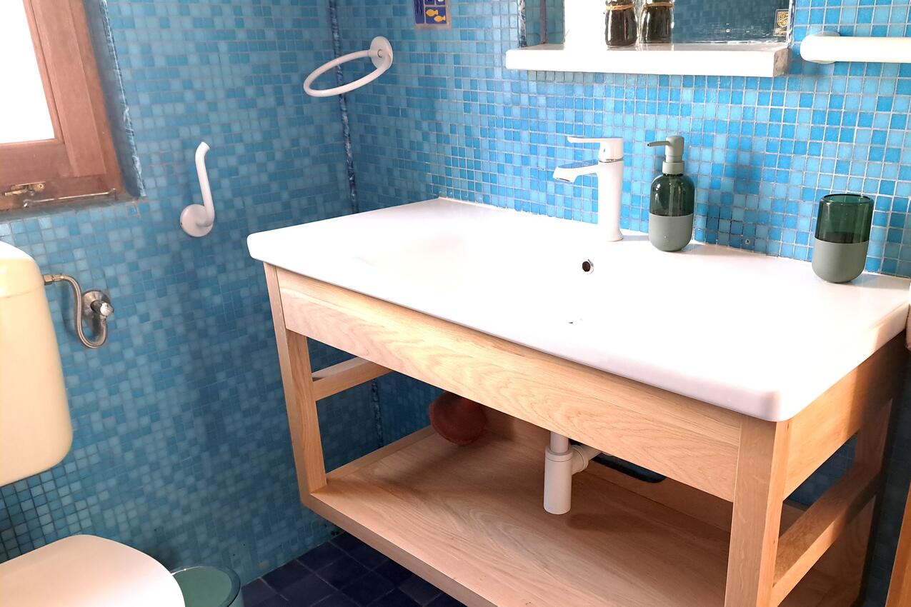 A-5270-d - Privatni smještaj - Apartmani uz more Grebaštica, Šibenik