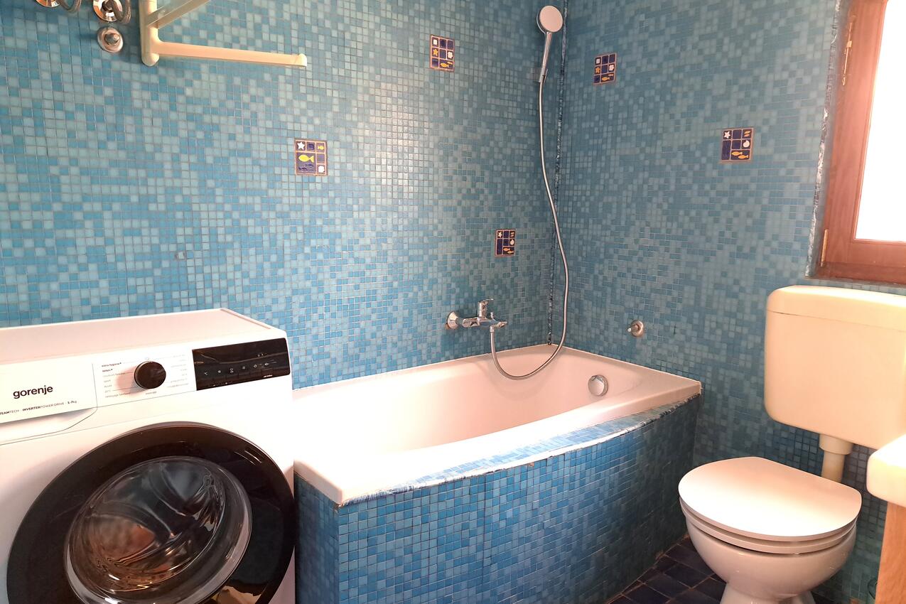 A-5270-d - Privatni smještaj - Apartmani uz more Grebaštica, Šibenik