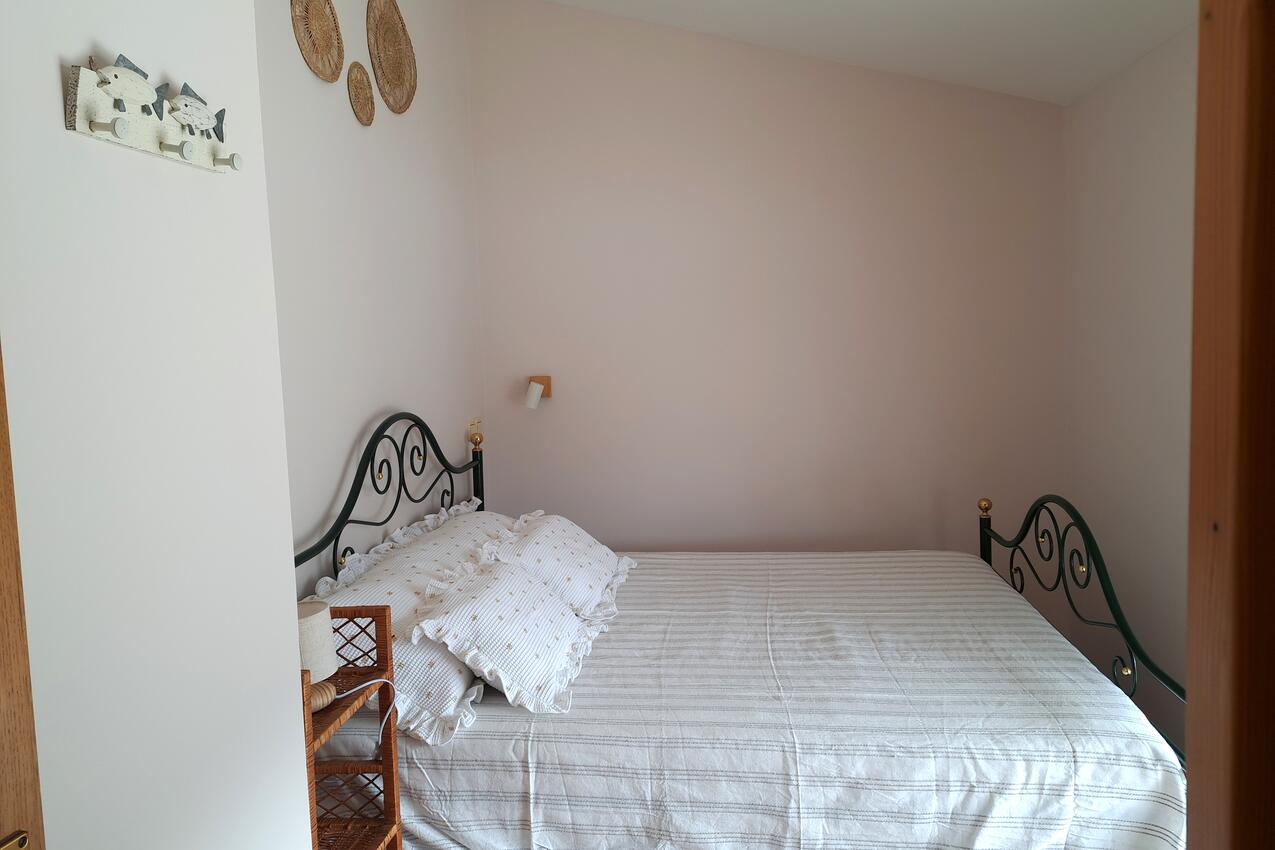 A-5270-d - Privatni smještaj - Apartmani uz more Grebaštica, Šibenik