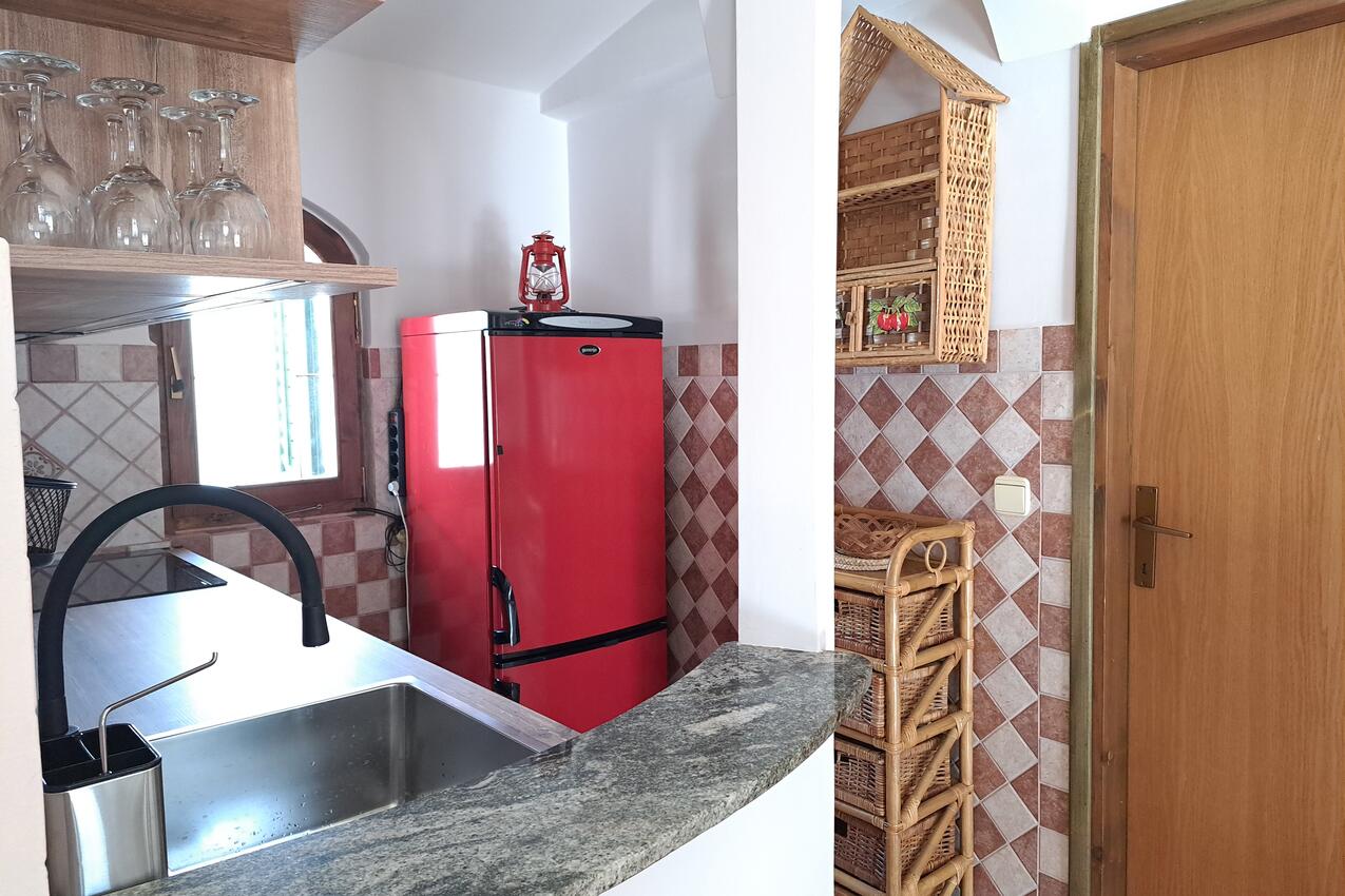 A-5270-d - Privatni smještaj - Apartmani uz more Grebaštica, Šibenik
