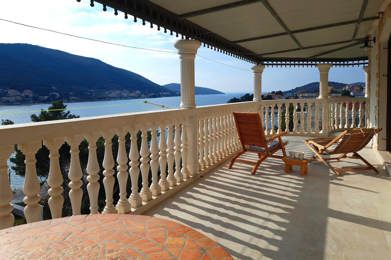 A-5270-d - Privatni smještaj - Apartmani uz more Grebaštica, Šibenik