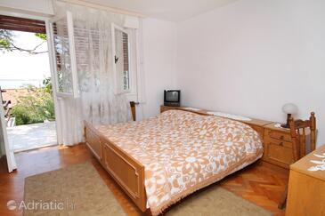 Apartments by the sea Omiš - 5280
