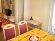 Jadranovo, Dining room in the apartment, air condition available and WiFi.