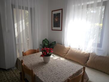 Apartamentos con parking Sveti Anton, Krk - 5288