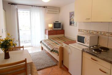 Apartmaji s parkingom Malinska, Krk - 5289