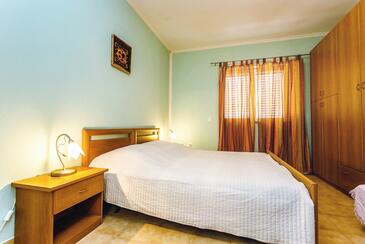 Apartmaji z bazenom za družine z otroci Sveti Anton, Krk - 5291