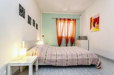 Apartmaji z bazenom za družine z otroci Sveti Anton, Krk - 5291