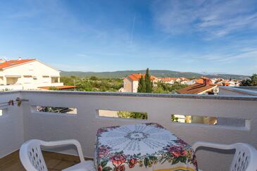 Apartmaji in sobe s parkingom Krk - 5294