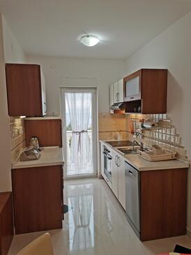 Apartments with terrace Njivice, Kvarner