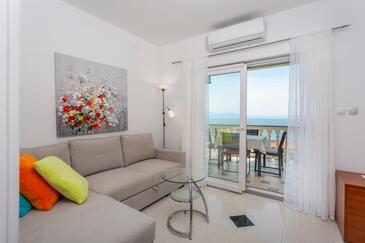 Apartments by the sea Njivice, Krk - 5295