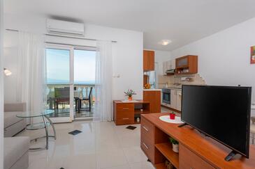 Apartments with terrace Njivice, Kvarner