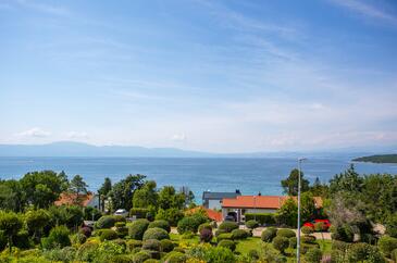 Apartments with terrace Njivice, Kvarner