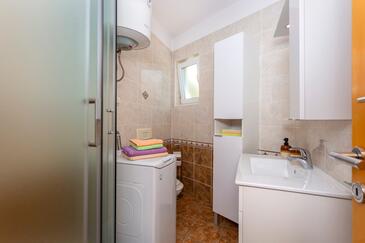 Apartments with terrace Njivice, Kvarner