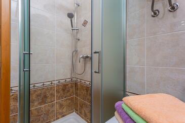 Apartments with terrace Njivice, Kvarner