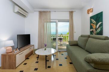 Apartments with terrace Njivice, Kvarner