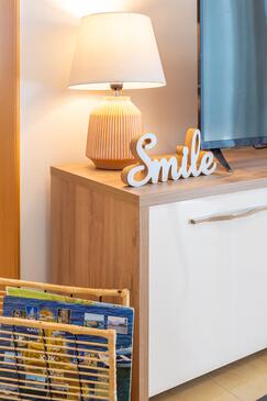 Apartments with terrace Njivice, Kvarner