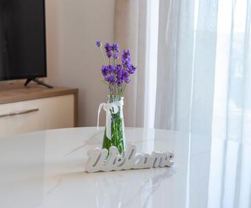 Apartments with terrace Njivice, Kvarner