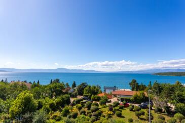 Apartments with terrace Njivice, Kvarner