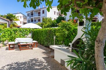 Apartments with terrace Njivice, Kvarner