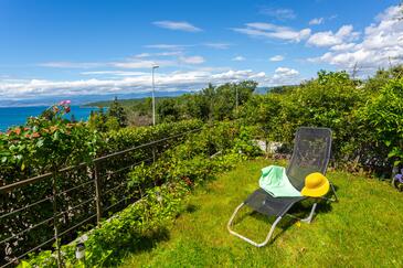 Apartments with terrace Njivice, Kvarner