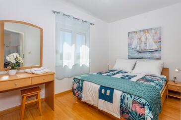 Ferienwohnungen am Meer Njivice, Krk - 5296