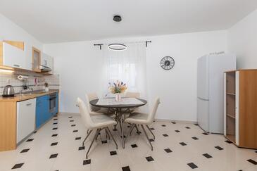 Apartmanok a tenger mellett Njivice (Krk) - 5296