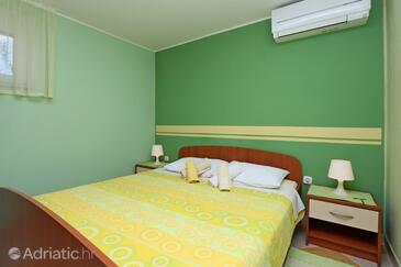 Apartments and rooms with parking space Vrbnik, Krk - 5299