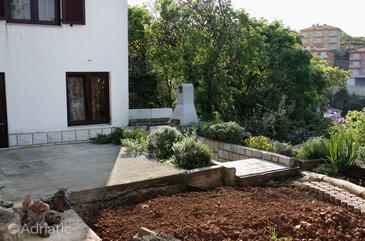 Apartmaji in sobe s parkingom Vrbnik, Krk - 5301