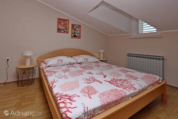 Apartmanok és szobák parkolóhellyel Vrbnik, Krk - 5302