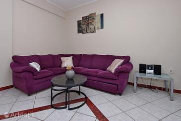 Apartmanok és szobák parkolóhellyel Vrbnik, Krk - 5302