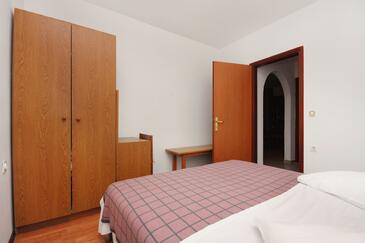 Apartment with terrace Njivice, Kvarner