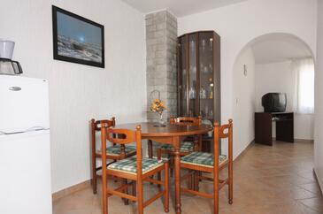 Apartment with terrace Njivice, Kvarner