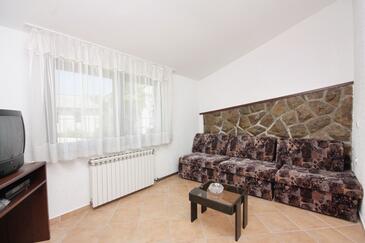 Apartment with terrace Njivice, Kvarner