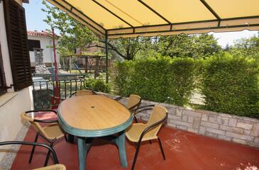 Apartment with terrace Njivice, Kvarner