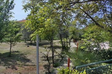 Apartment with terrace Njivice, Kvarner